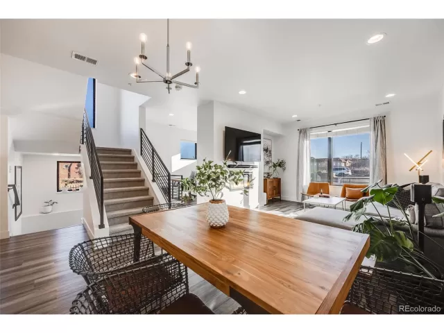 MLS: 9950604 Condo For Sale