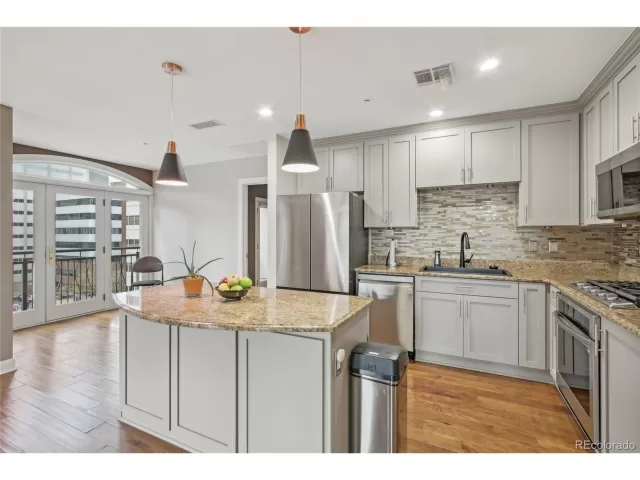 MLS: 9953220 Condo For Sale