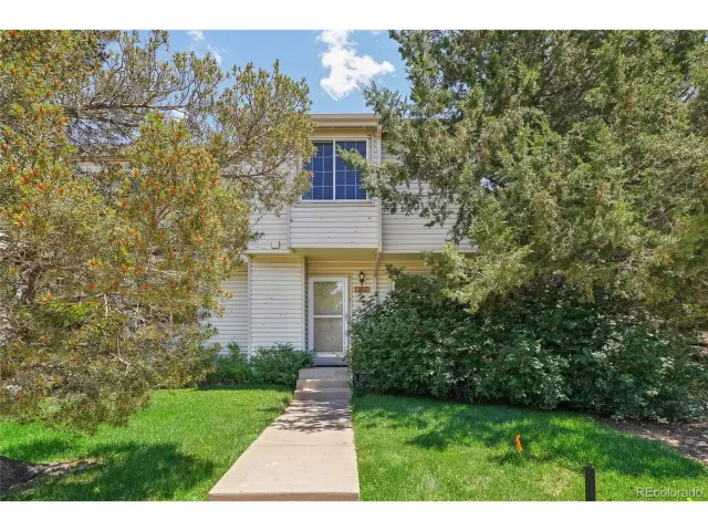 MLS: 9953736 Condo For Sale