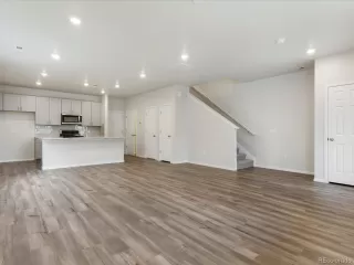 Photo #4: 9954614 Listing