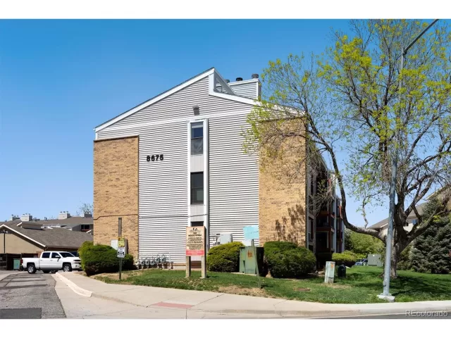 MLS: 9954739 Condo For Sale