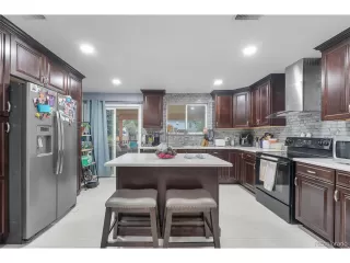 Photo #5: 9958293 Listing