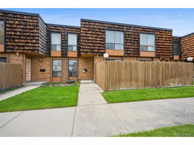 MLS: 9958524 Condo For Sale