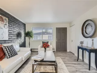 Photo #5: 9960688 Listing