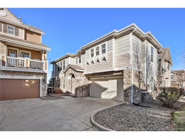 MLS: 9963035 Condo For Sale