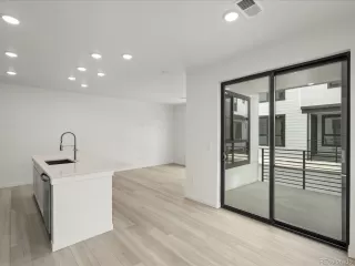 Photo #5: 9963107 Listing