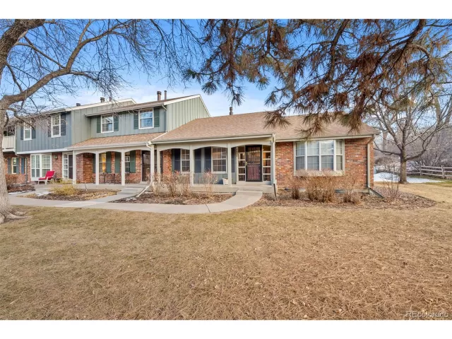 MLS: 9964138 Condo For Sale