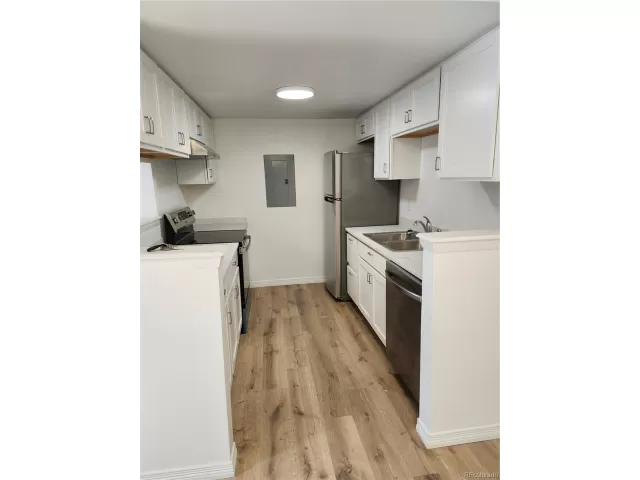 MLS: 9964172 Condo For Sale