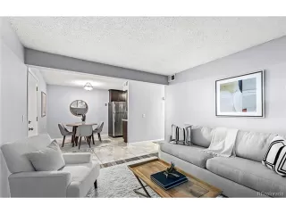 Photo #4: 9964361 Listing