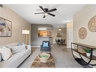 Photo #5: 9966055 Listing