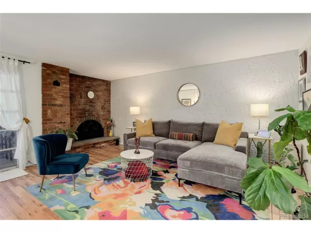 MLS: 9968977 Condo For Sale