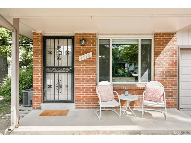 MLS: 9972642 Condo For Sale