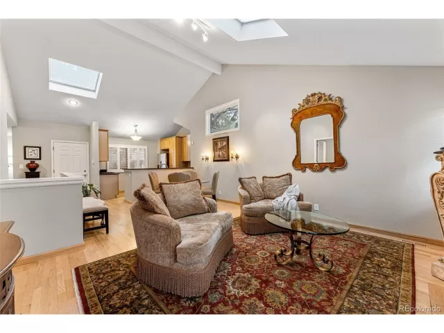 MLS: 9973719 Condo For Sale