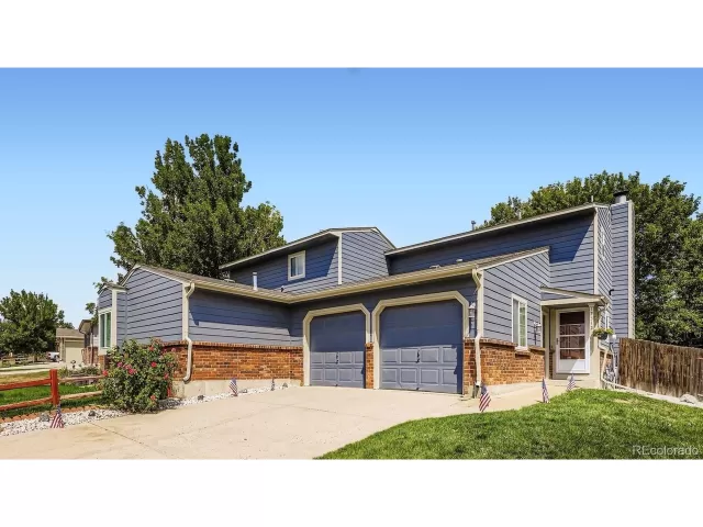 MLS: 9974232 Condo For Sale