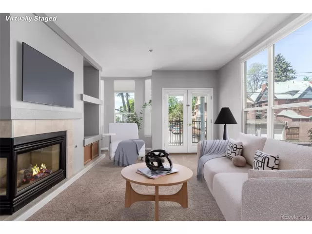 MLS: 9976973 Condo For Sale