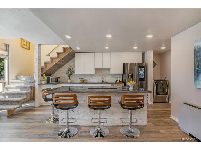 MLS: 9983241 Condo For Sale