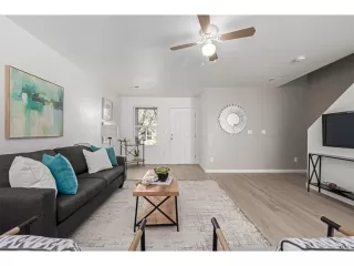 Photo #4: 9983345 Listing