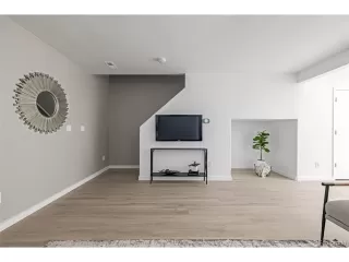 Photo #5: 9983345 Listing