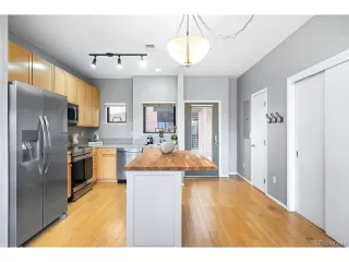 Photo #5: 9983839 Listing