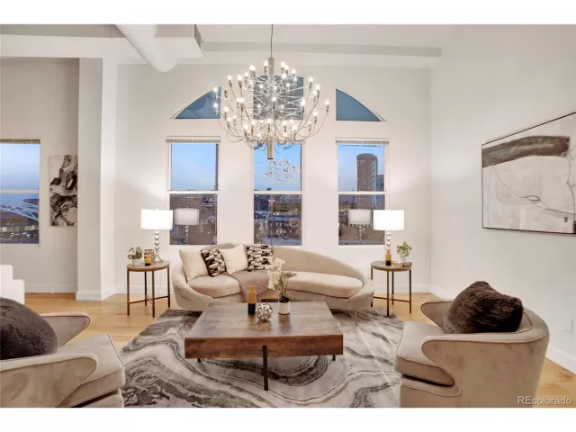 MLS: 9984001 Condo For Sale