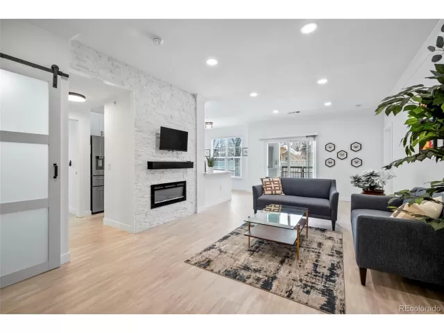 MLS: 9984755 Condo For Sale