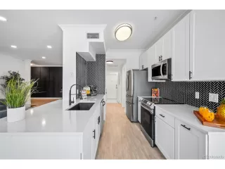 Photo #5: 9984755 Listing