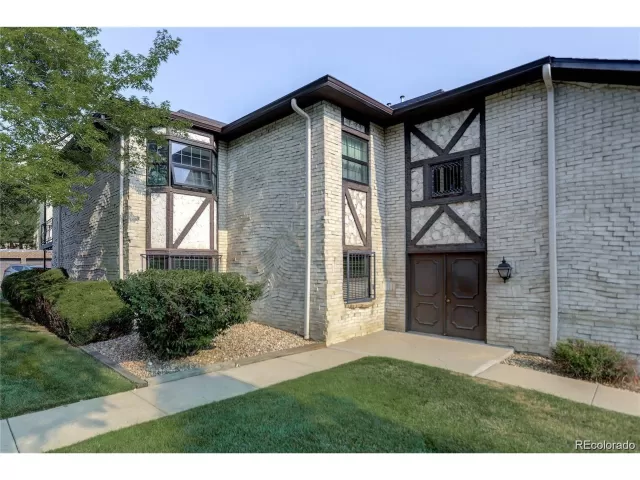 MLS: 9985001 Condo For Sale