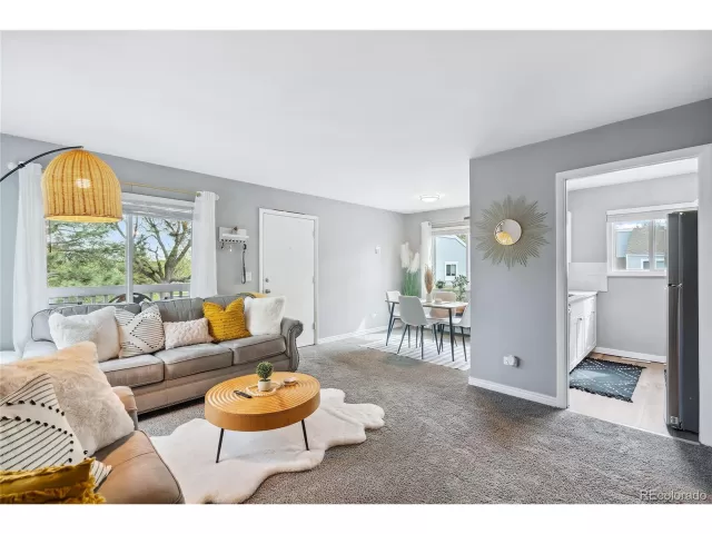 MLS: 9985385 Condo For Sale