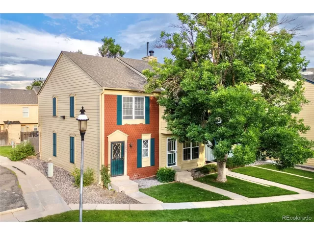 MLS: 9986846 Condo For Sale