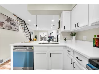 Photo #5: 9986846 Listing