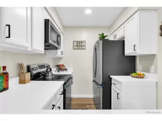 Photo #6: 9986846 Listing