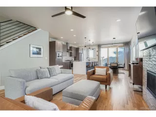 Photo #4: 9987408 Listing