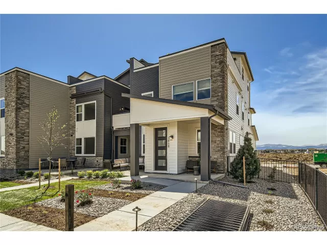 MLS: 9989433 Condo For Sale