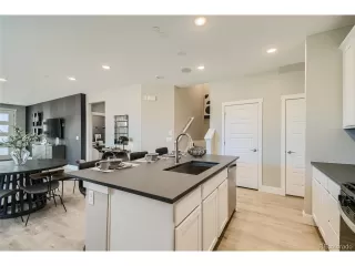 Photo #4: 9989433 Listing