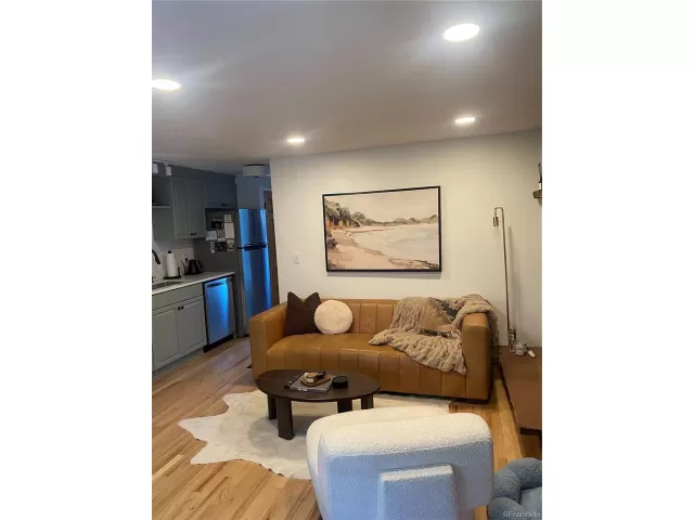 MLS: 9990809 Condo For Sale