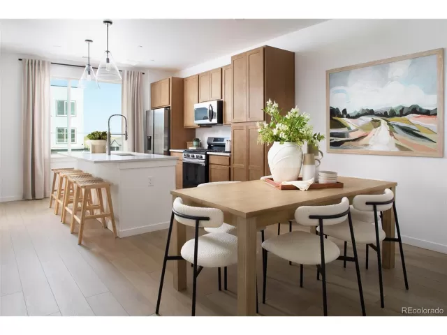 MLS: 9992031 Condo For Sale