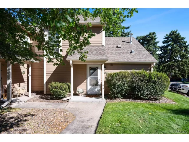 MLS: 9992576 Condo For Sale