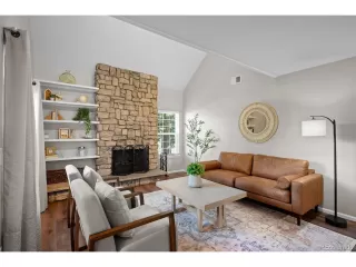 Photo #6: 9992576 Listing