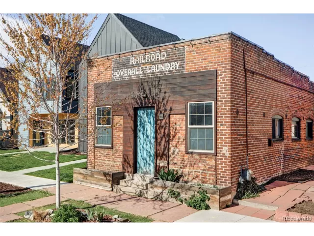 MLS: 9994813 Condo For Sale