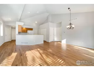 Photo #4: 999828 Listing