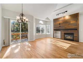 Photo #6: 999828 Listing