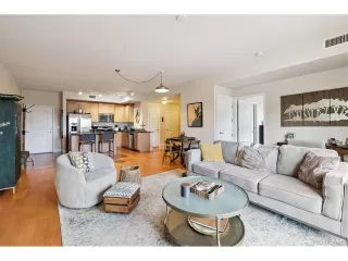 Photo #6: 9998966 Listing